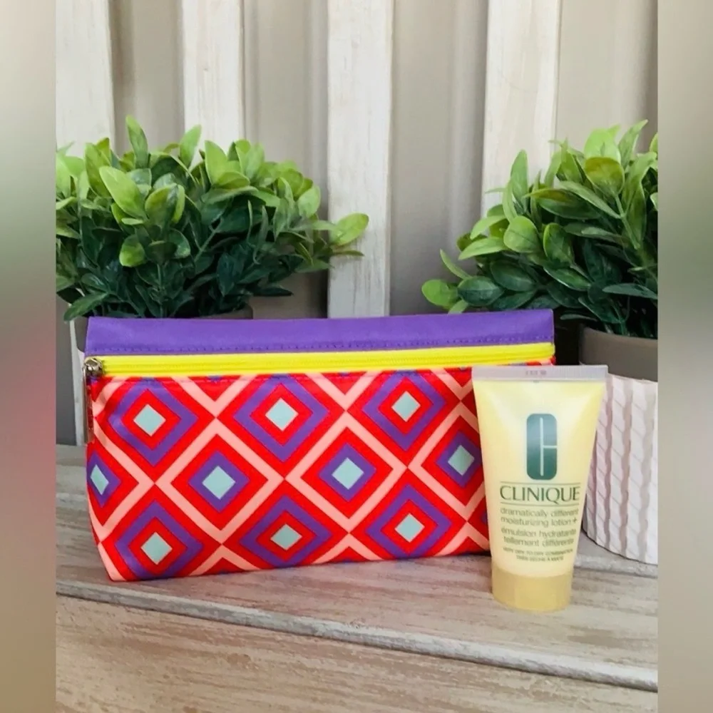 Clinique Lotion 1.7oz with Bag ~New~ Larger Lotion than sample/travel